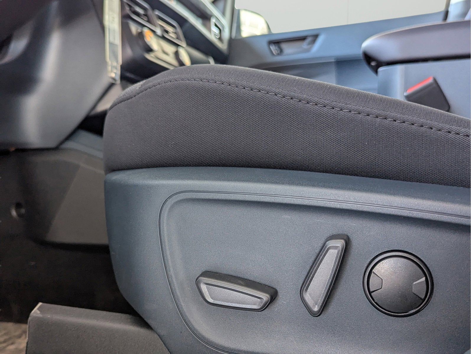Vehicle image 17 of 24