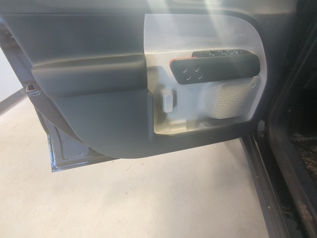 Vehicle image 12 of 28