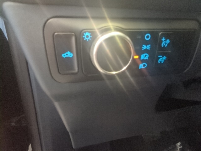 Vehicle image 13 of 28
