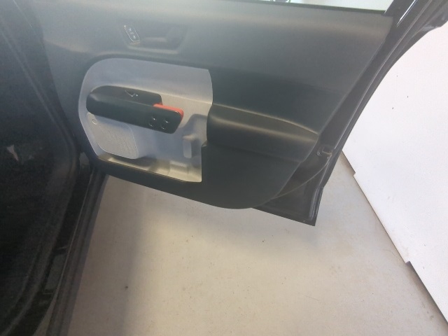 Vehicle image 23 of 28