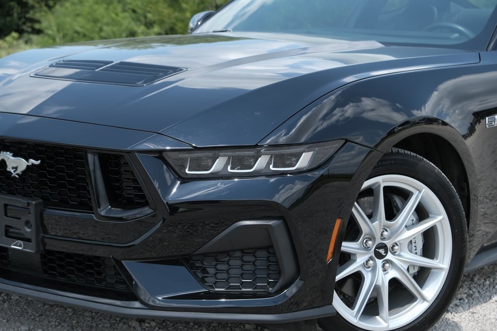 2024 Ford Mustang GT Premium Image 2 of 35