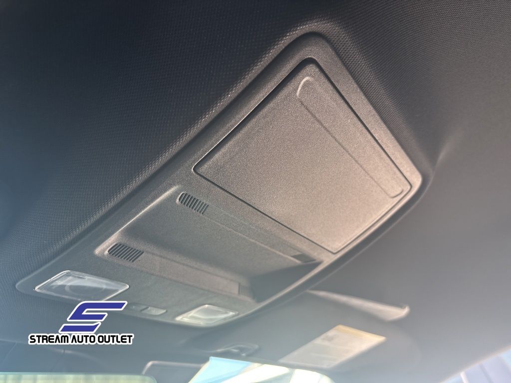 Vehicle image 22 of 26