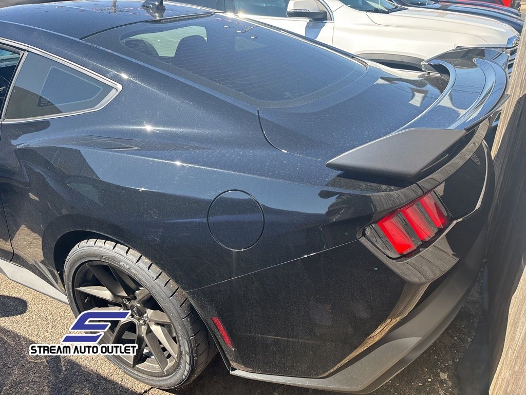 Vehicle image 4 of 26
