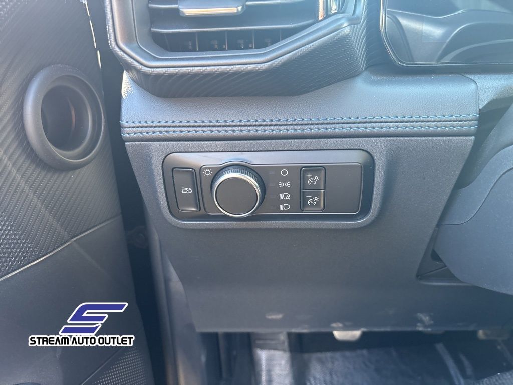 Vehicle image 18 of 26