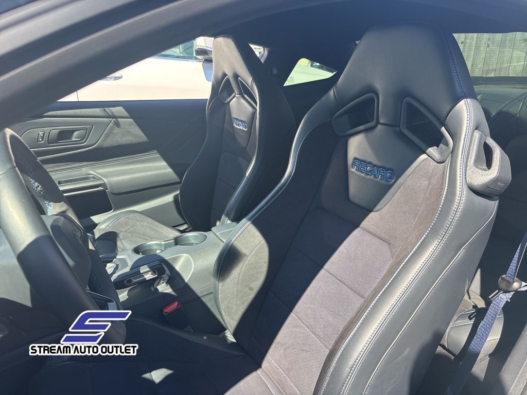 Vehicle image 16 of 26