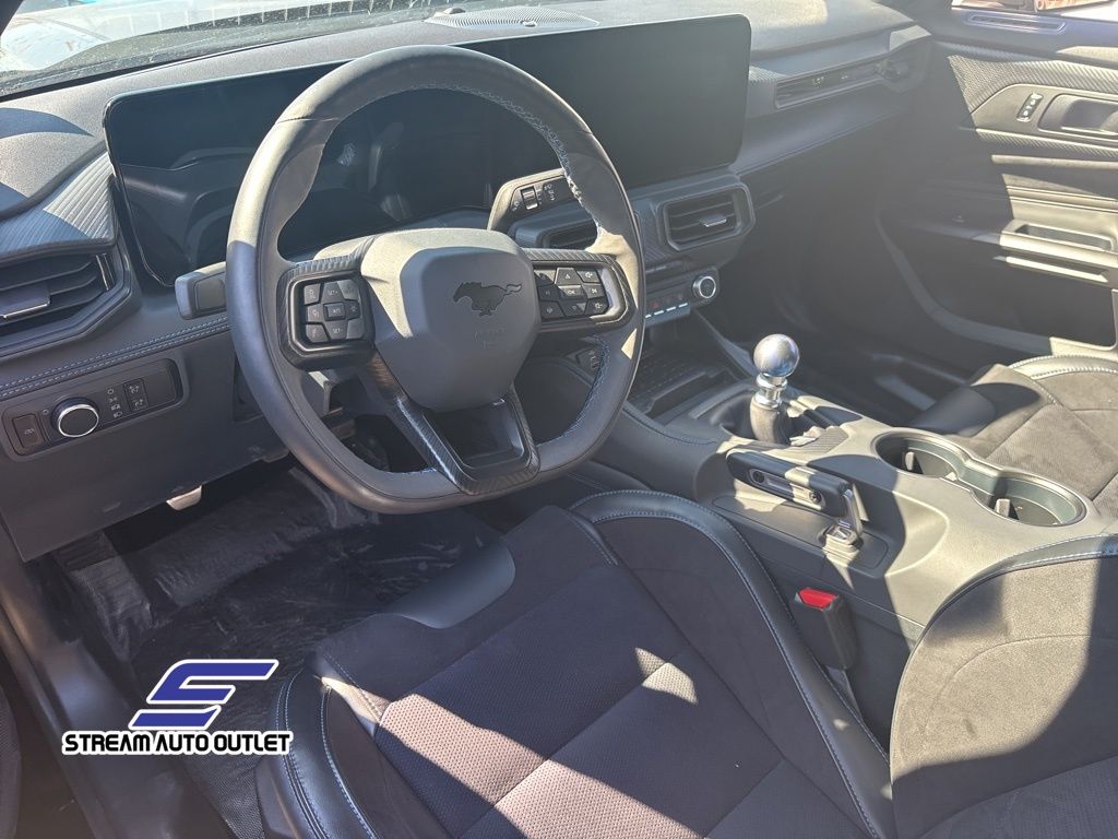 Vehicle image 15 of 26