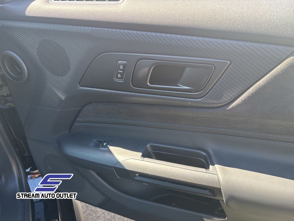 Vehicle image 11 of 26