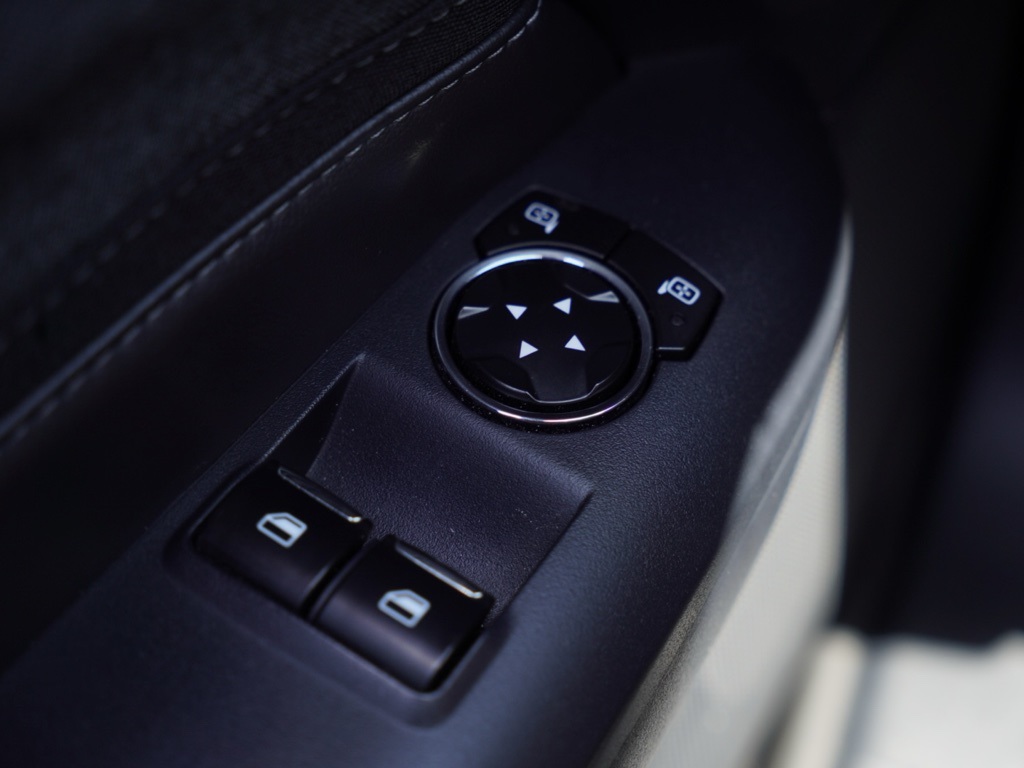 Vehicle image 28 of 29