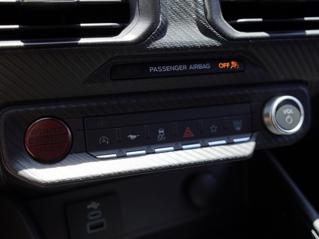 Vehicle image 25 of 29