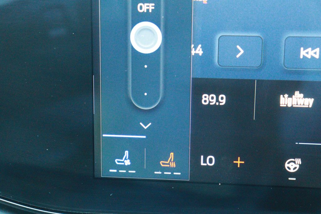 Vehicle image 22 of 24