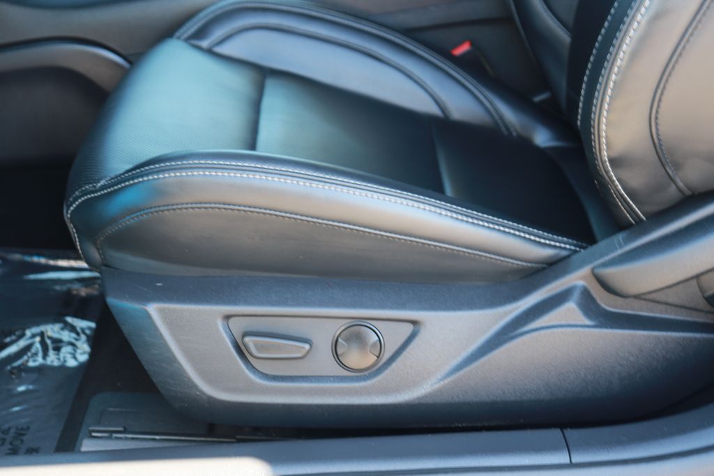 Vehicle image 23 of 24