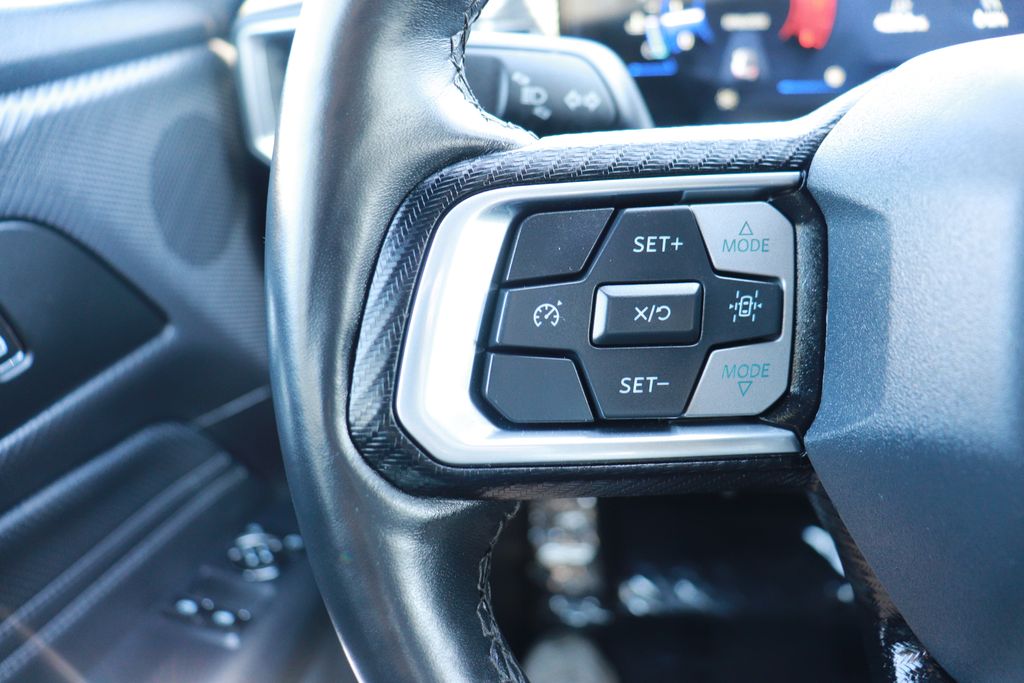 Vehicle image 21 of 24