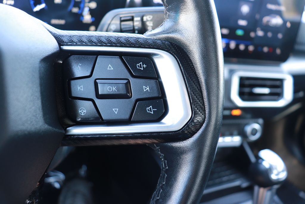 Vehicle image 17 of 24