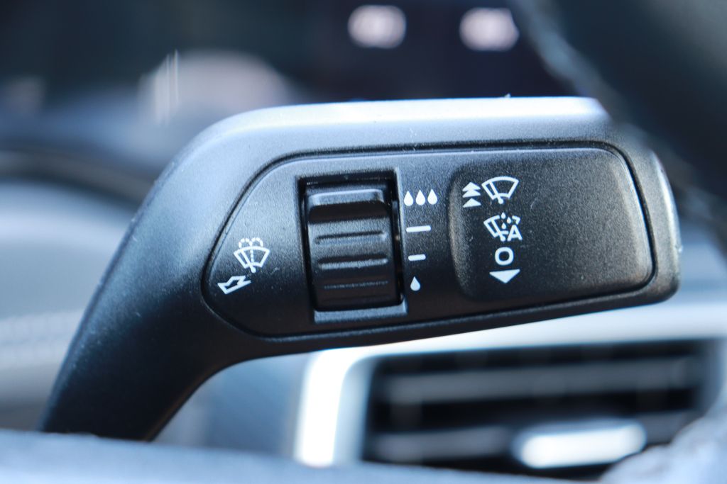 Vehicle image 18 of 24