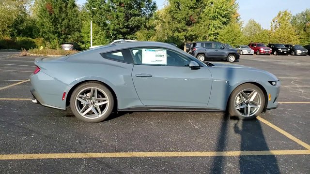 Vehicle image 4 of 21