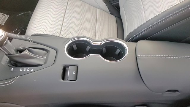 Vehicle image 18 of 21