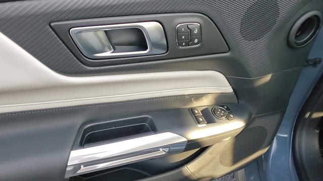 Vehicle image 12 of 21