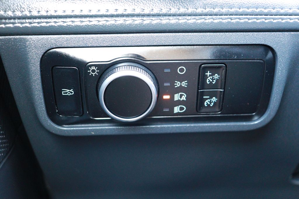 Vehicle image 19 of 27