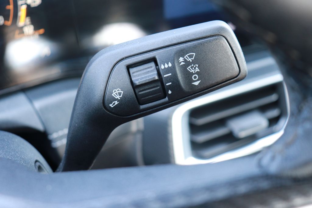 Vehicle image 25 of 27