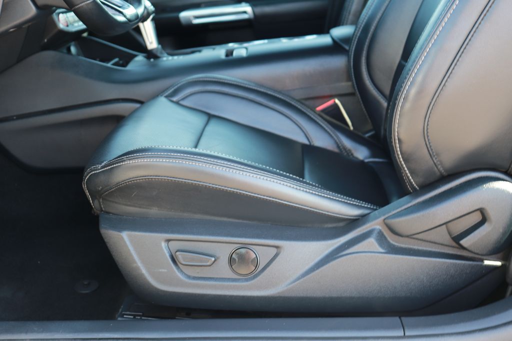 Vehicle image 17 of 27