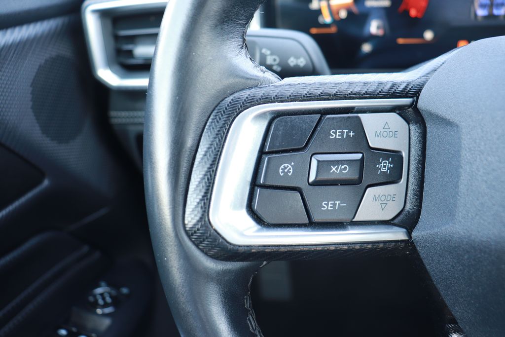 Vehicle image 21 of 27