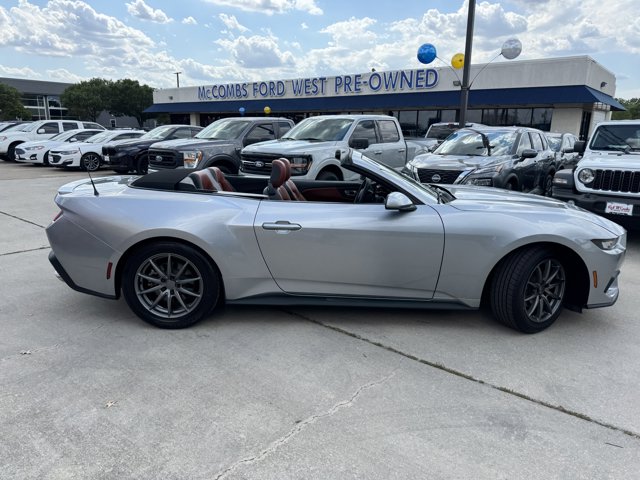 2024 Ford Mustang EcoBoost Image 3 of 19