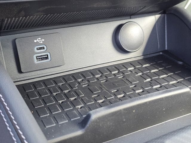 Vehicle image 19 of 30