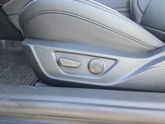 Vehicle image 25 of 30