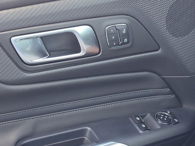 Vehicle image 23 of 30