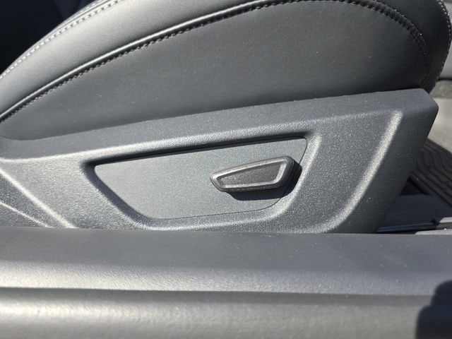 Vehicle image 27 of 30