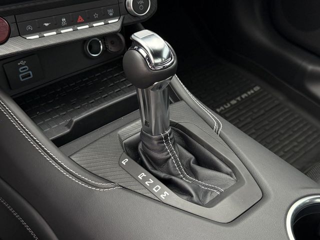 Vehicle image 18 of 26