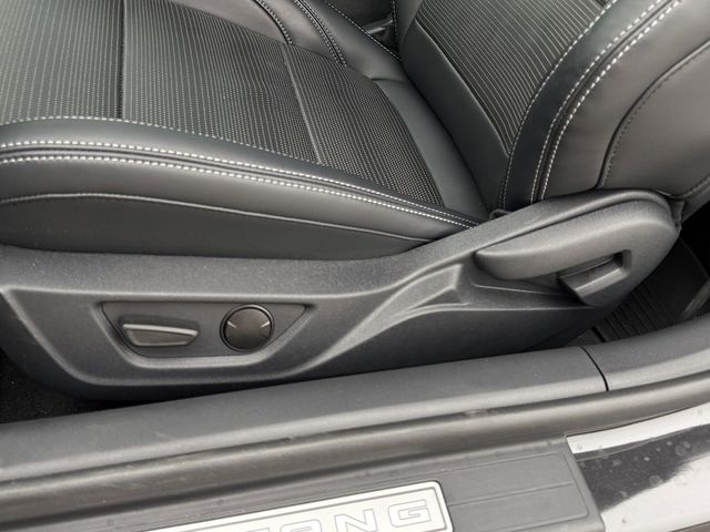 Vehicle image 24 of 26