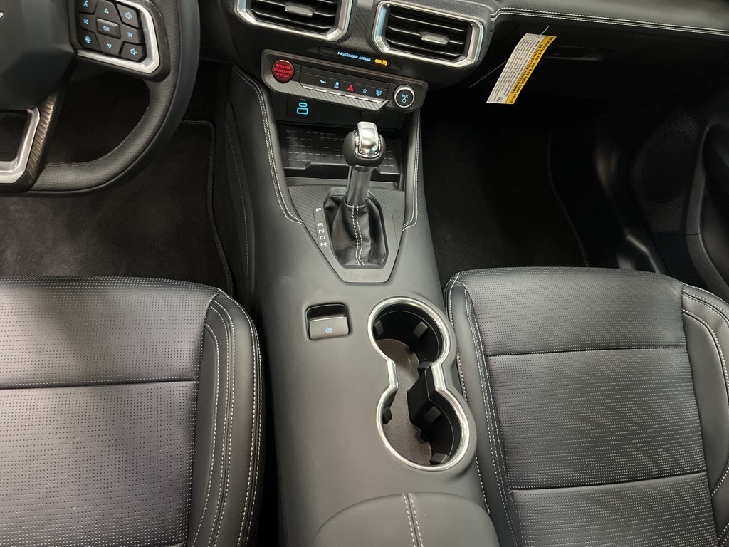 Vehicle image 25 of 33
