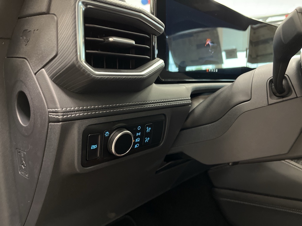 Vehicle image 18 of 33