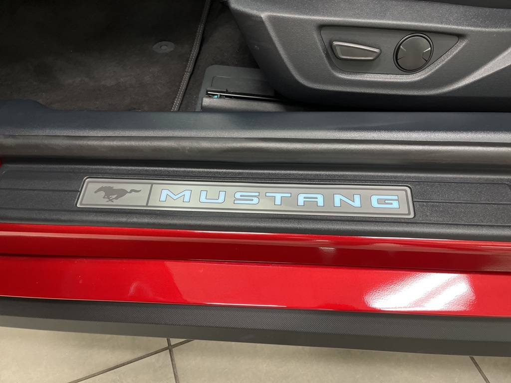 Vehicle image 16 of 33
