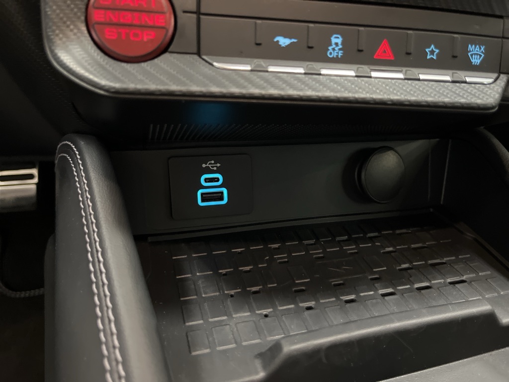Vehicle image 23 of 33