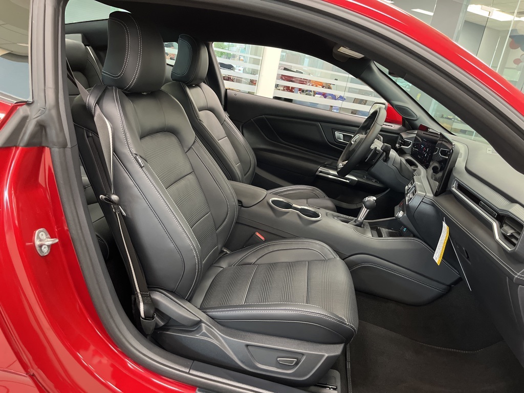 Vehicle image 31 of 33