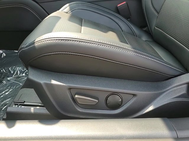 Vehicle image 13 of 23