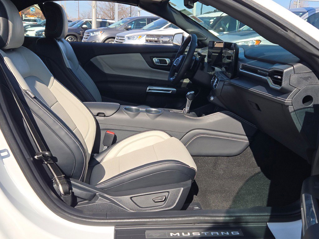 2024 Ford Mustang GT Premium Image 11 of 28