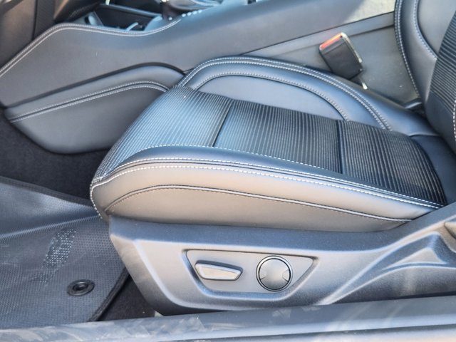 Vehicle image 17 of 20