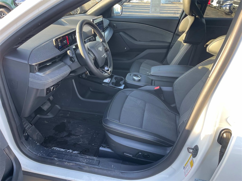 Vehicle image 8 of 13