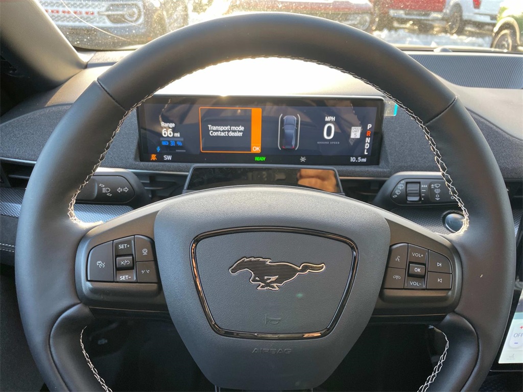 Vehicle image 11 of 13