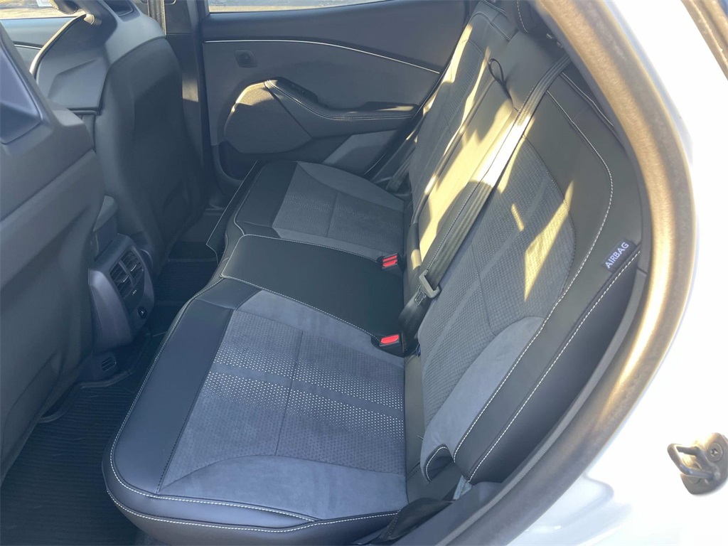Vehicle image 7 of 13