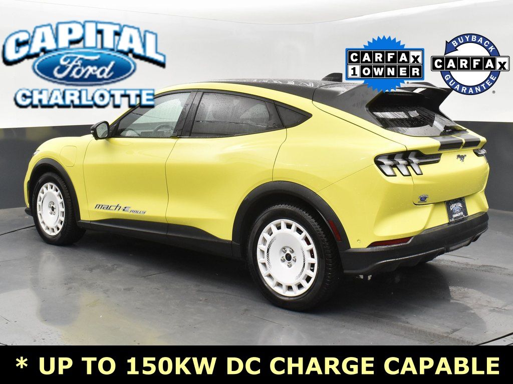 Vehicle image 21 of 41