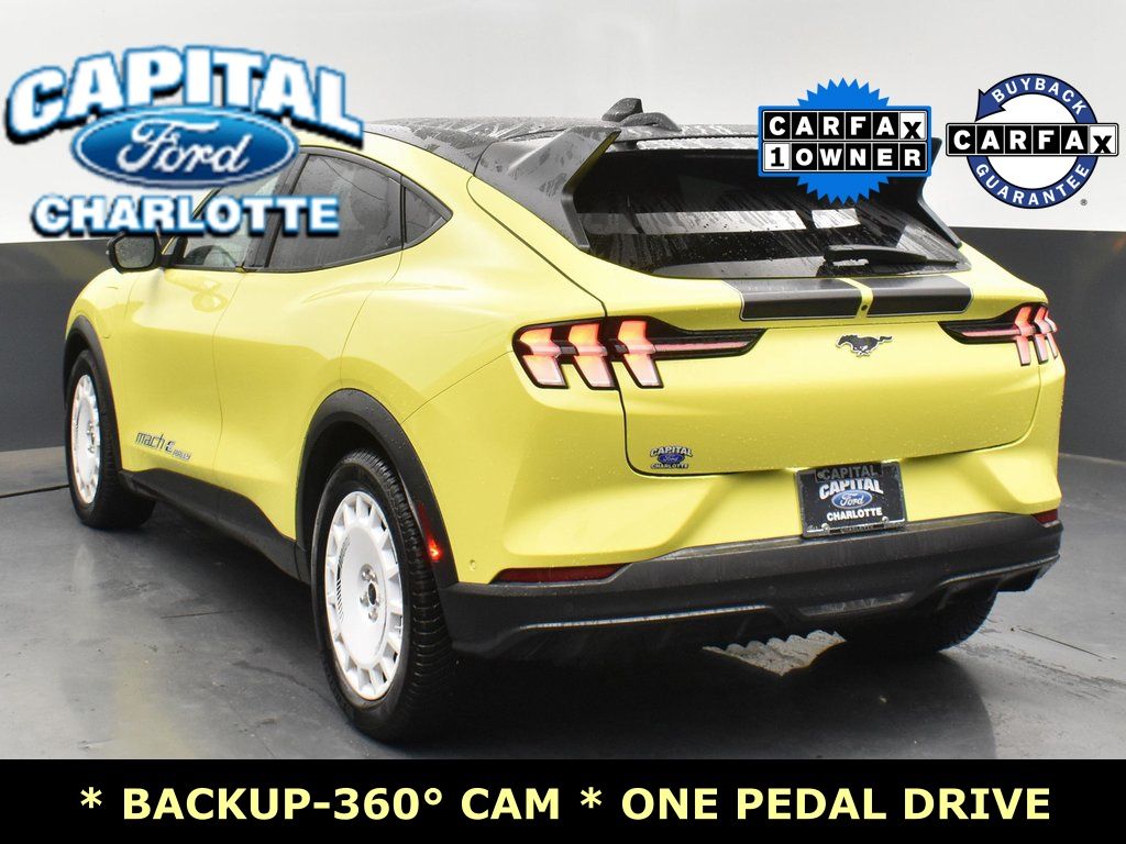 Vehicle image 23 of 41