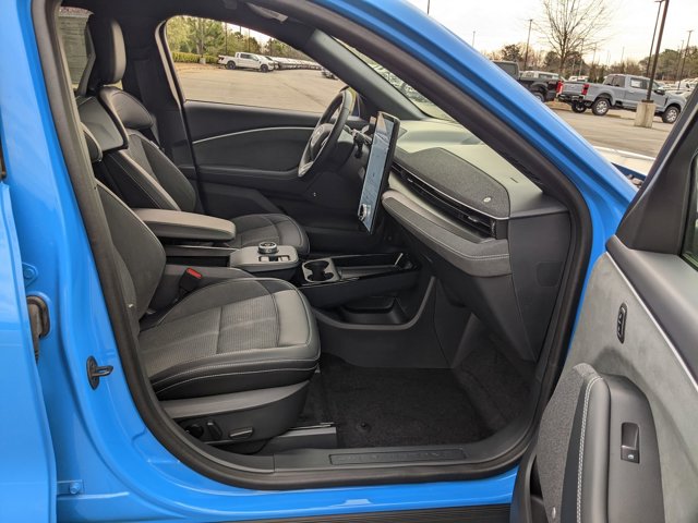 Vehicle image 38 of 43