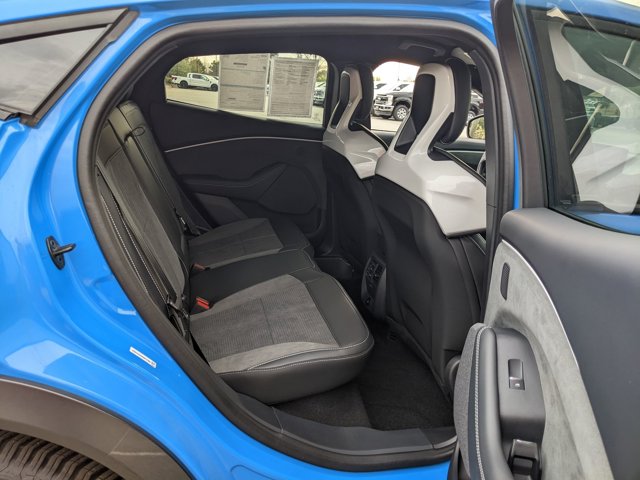 Vehicle image 36 of 43