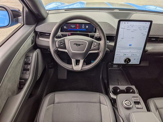 Vehicle image 33 of 43