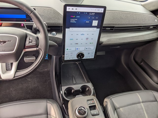 Vehicle image 22 of 43