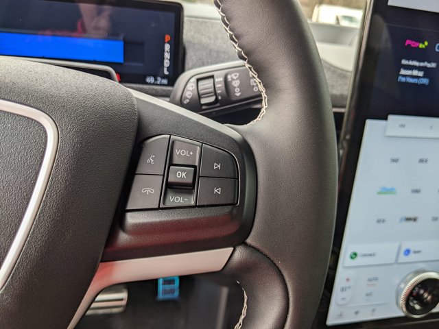 Vehicle image 19 of 43